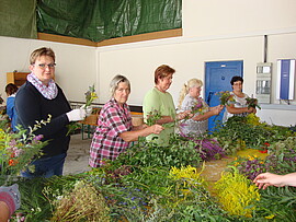 Banner Kräuterbüscherl binden